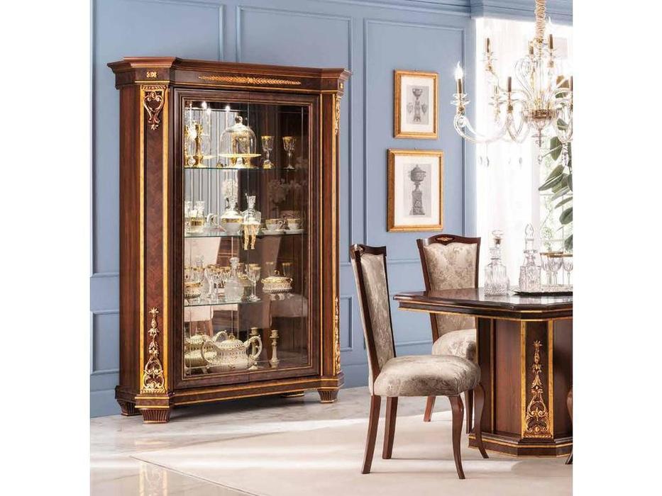 Arredo Classic: Modigliani: витрина 2 дверная полки стекло, стенка ткань (орех)