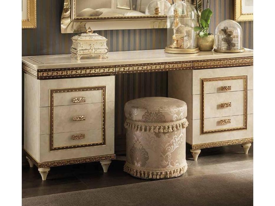 Arredo Classic: Fantasia: пуф в ткани кат.С,G,кожа